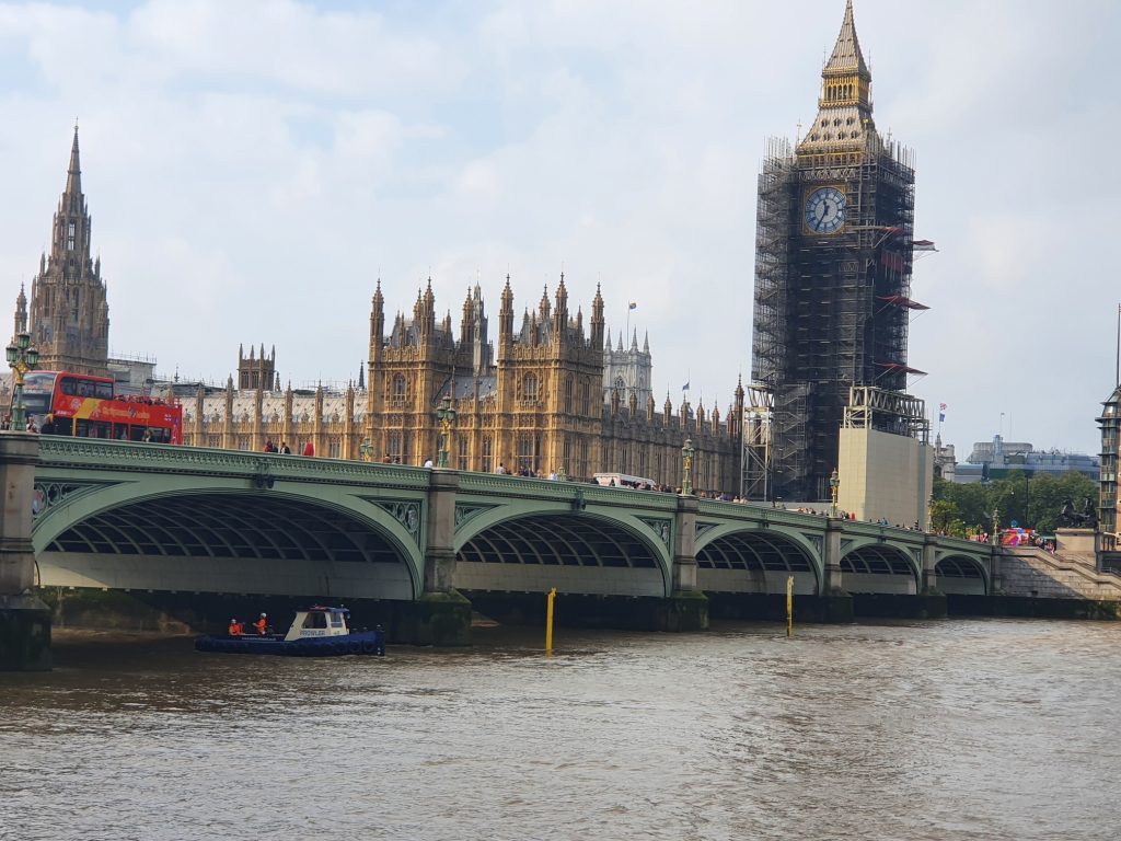 Westminster-bridge-full-scale-photograph